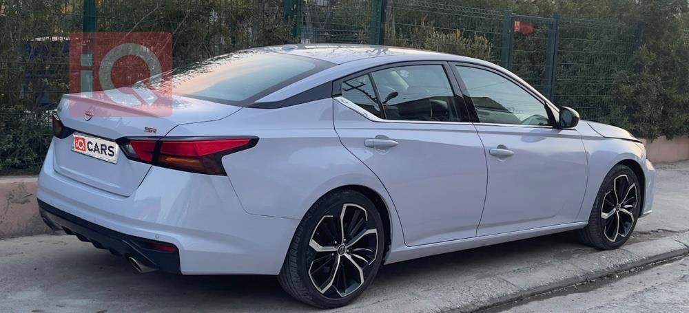 نيسان ألتيما